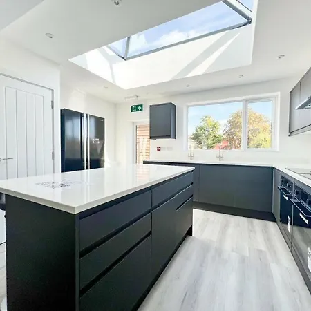 6 Bed 3 Bath Luxury Spacious New House Hébergement de vacances Bristol