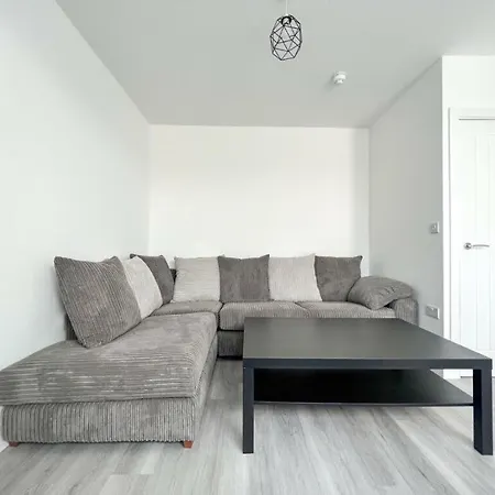 6 Bed 3 Bath Luxury Spacious New House