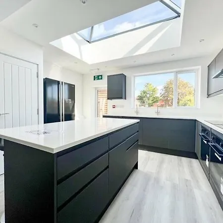 Hébergement de vacances 6 Bed 3 Bath Luxury Spacious New House